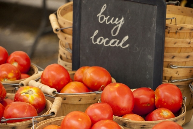 Eco-Friendly Travel Tips - Eat Local