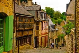 Dinan Bars, Restaurants & Nightlife