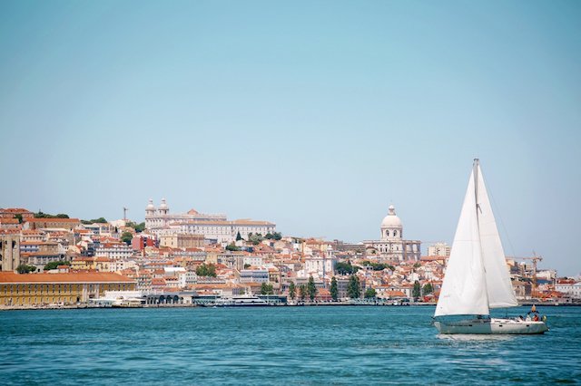 Attractions in Lisbon: Lisbon Boat Tour